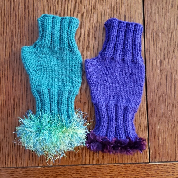 Hand made knit fingerless wrist warmer glo… - Picture 10 of 10